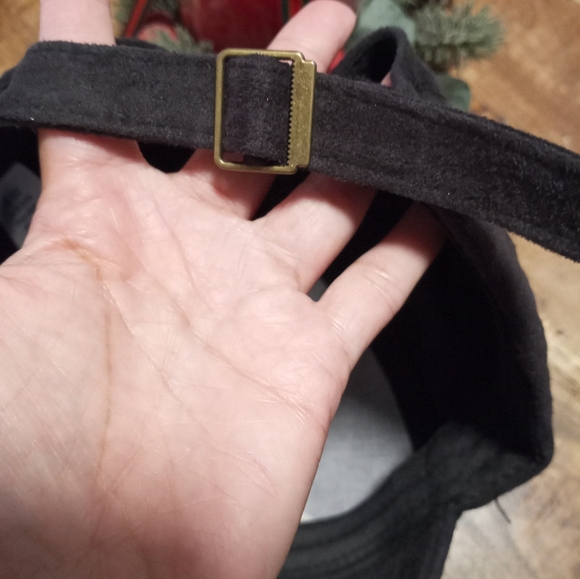 4/$20 Nwt. Francescas Resting Grinch Face Christmas Cap - Picture 5 of 5